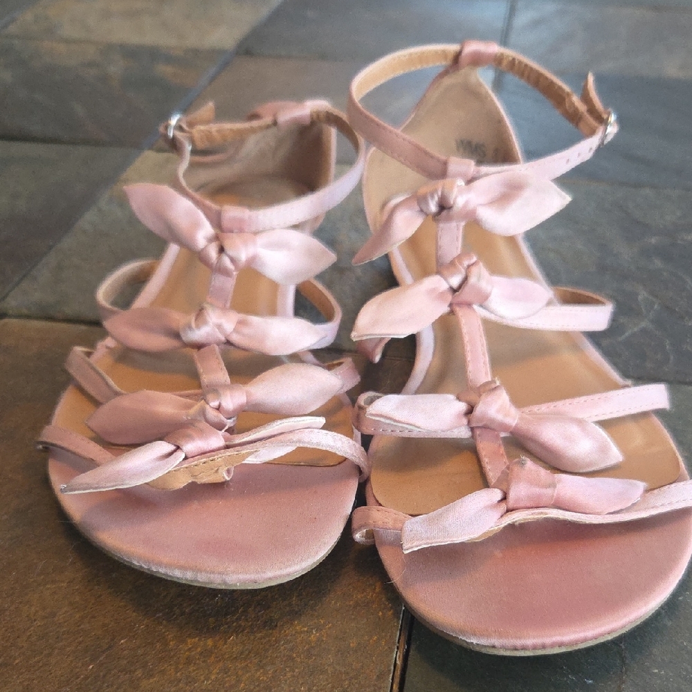 Report Blush Bow Sandals